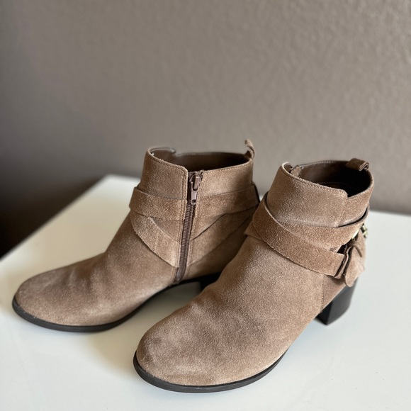 Anne Klein cushioned fall ankle suede leather boots - Picture 3 of 6